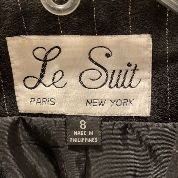 Suit - Picture 3 of 5